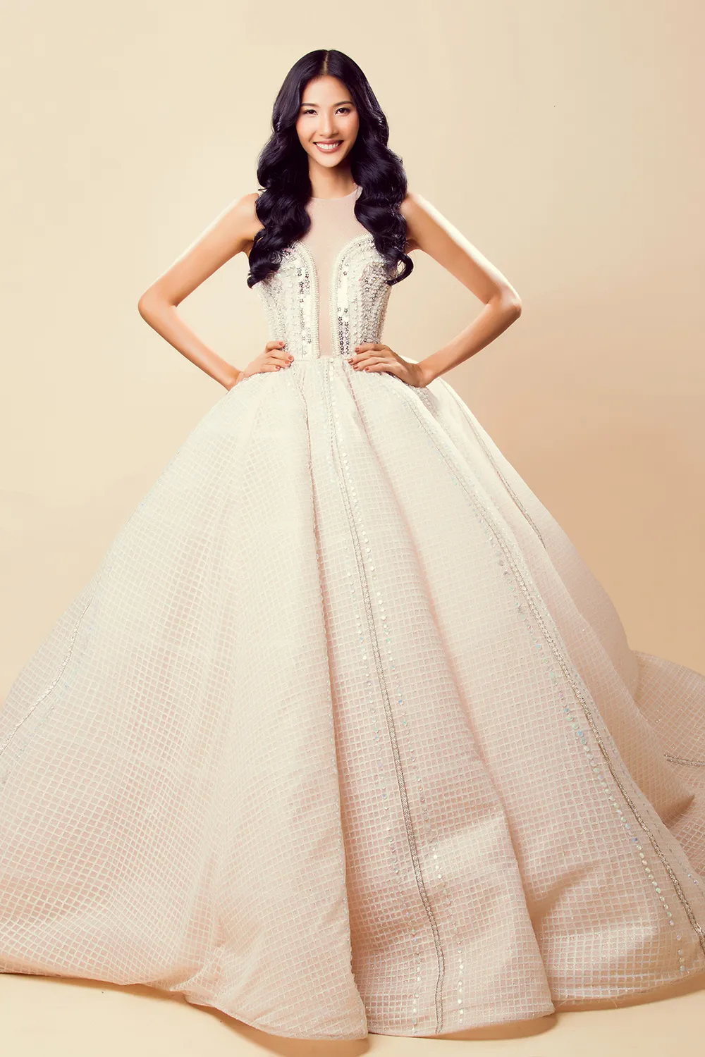 Hoàng Thùy: “Tôi tự tin với kinh nghiệm quốc tế của mình” ảnh 2