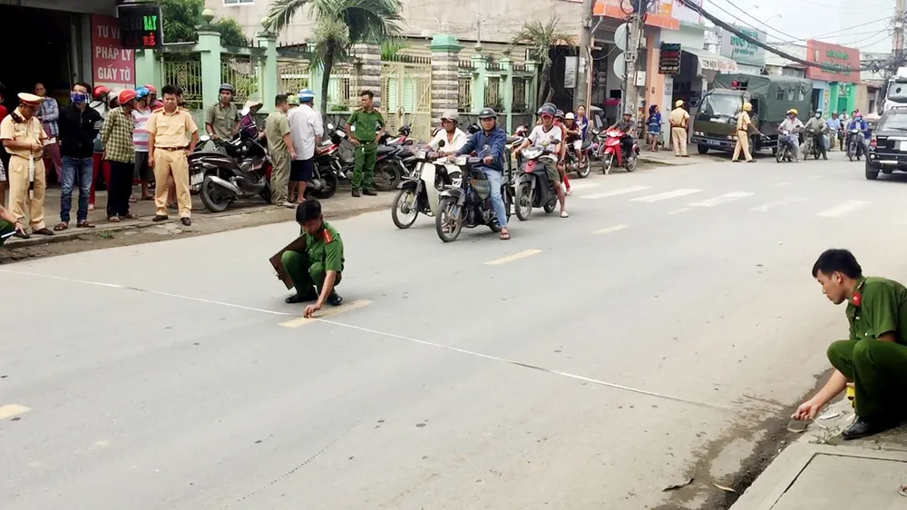 Xe container cán người tử vong rồi bỏ chạy ảnh 1