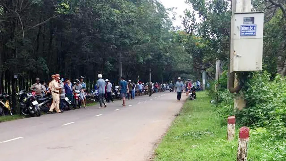 Người đàn ông nghi bị sát hại, vứt xác xuống mương trong lô cao su ảnh 2