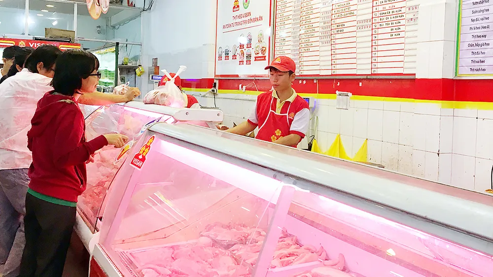 Người tiêu dùng ưu tiên chọn mua thịt heo  ở điểm bán uy tín