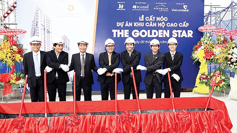 Cất nóc dự án The Golden Star vượt trước tiến độ 6 ngày