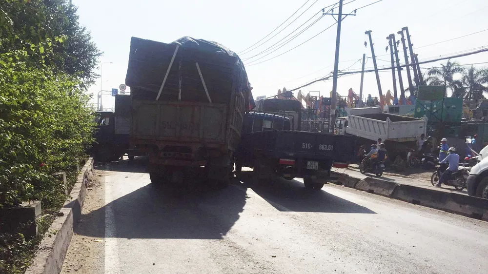 6 ô tô va chạm liên hoàn, xe khách 16 chỗ bốc cháy ảnh 4