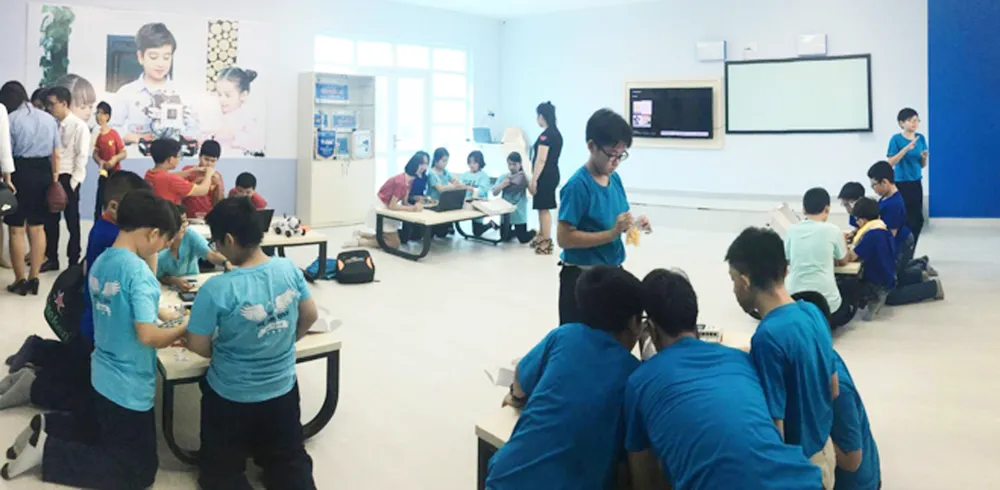 Lắp ráp robot - Sân chơi khoa học thực hành thú vị cho học sinh ảnh 2