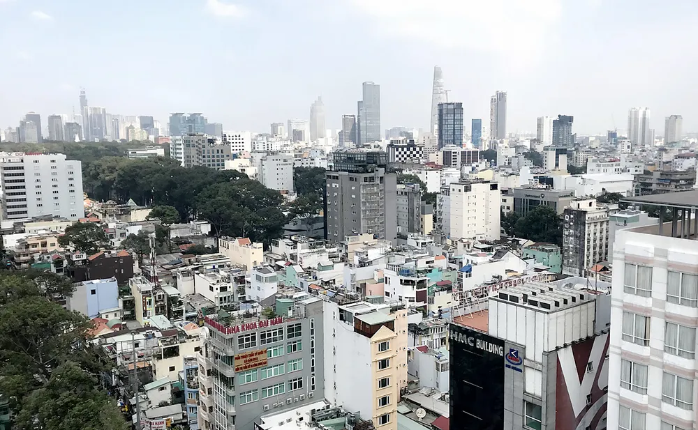  Một góc TPHCM nhìn từ trên cao   