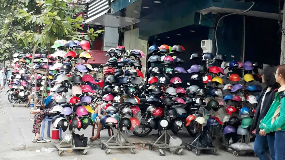 Tràn lan nón bảo hiểm kém chất lượng ảnh 1