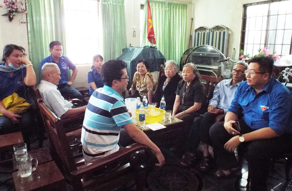 Thăm và tặng quà tết gia đình chính sách vùng căn cứ ảnh 2