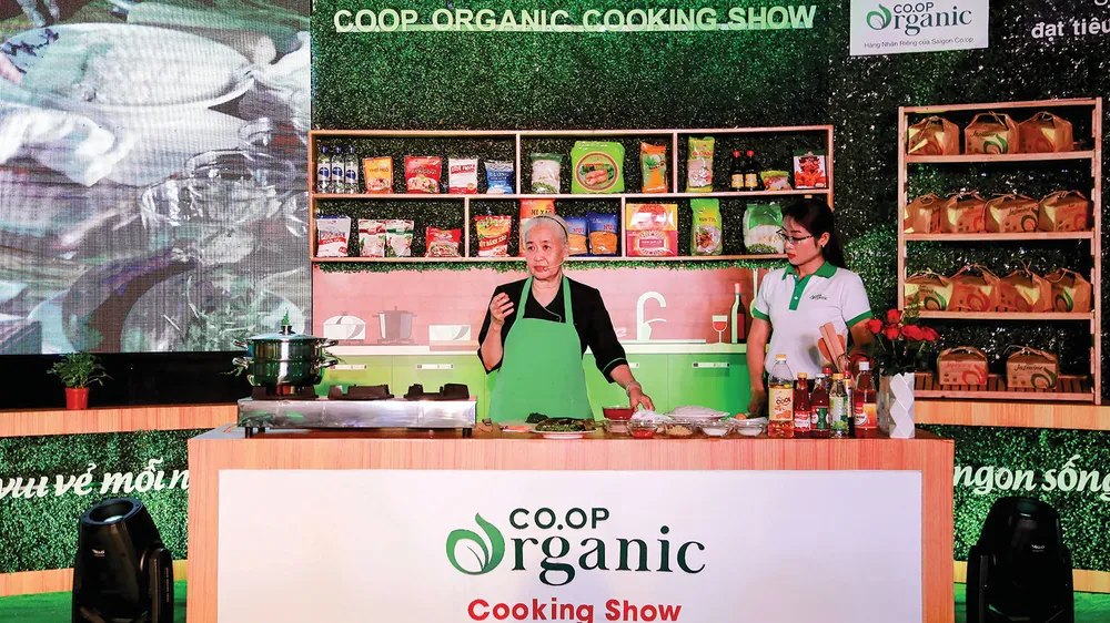 Chuyên gia ẩm thực Nguyễn Dzoãn Cẩm Vân chia sẻ về những lợi ích mà sản phẩm hữu cơ Co.op Organic mang lại