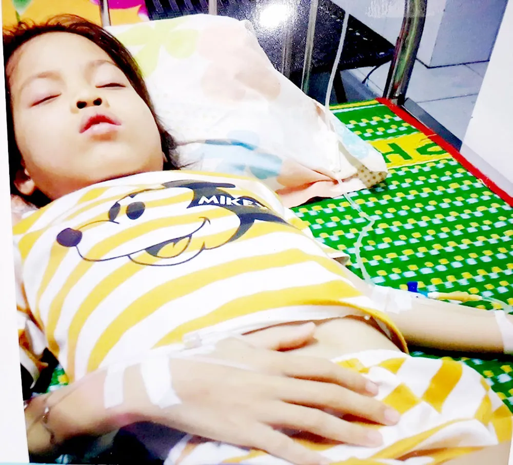 Cháu bé đáng thương ảnh 1