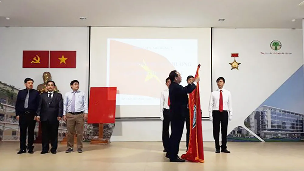 Bệnh viện Nhi đồng 2 TPHCM vinh dự đón nhận Huân chương Lao động hạng nhất 