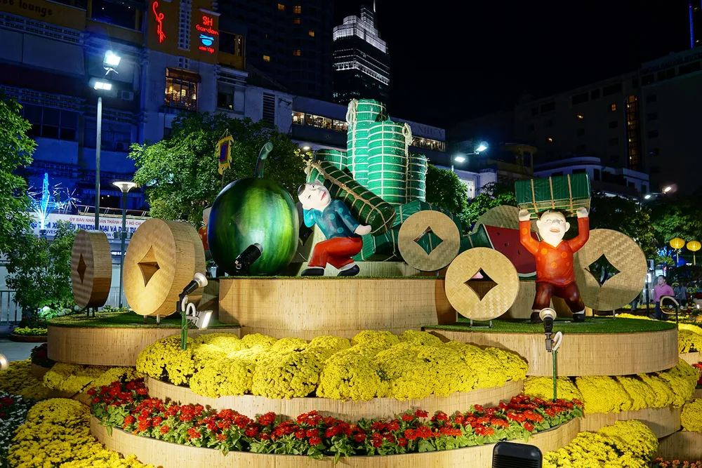 Cận cảnh đường hoa Nguyễn Huệ lung linh trước ngày khai mạc ảnh 9
