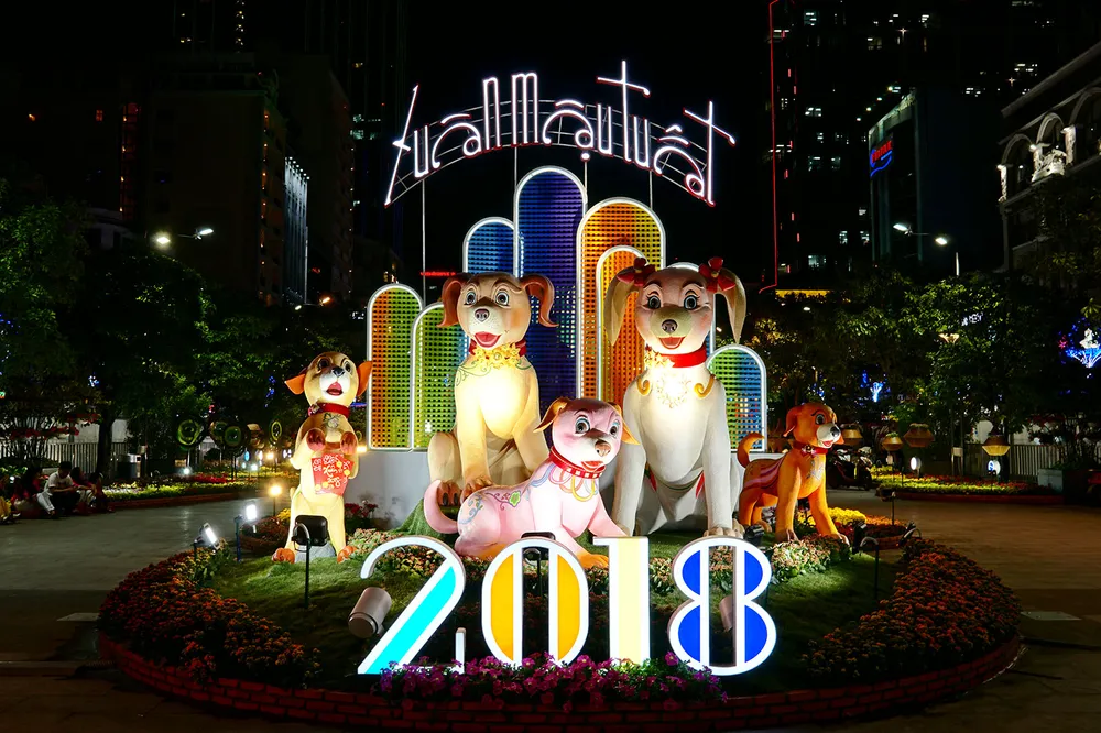 Cận cảnh đường hoa Nguyễn Huệ lung linh trước ngày khai mạc ảnh 1