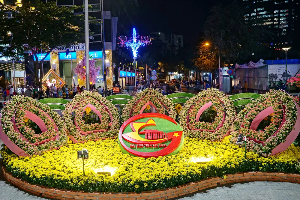 Cận cảnh đường hoa Nguyễn Huệ lung linh trước ngày khai mạc ảnh 7
