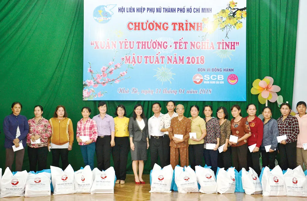 SCB trao tặng hàng ngàn phần quà tết cho người nghèo ảnh 3