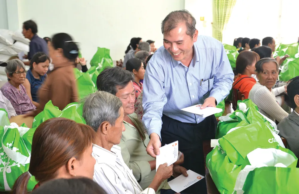 SCB trao tặng hàng ngàn phần quà tết cho người nghèo ảnh 2