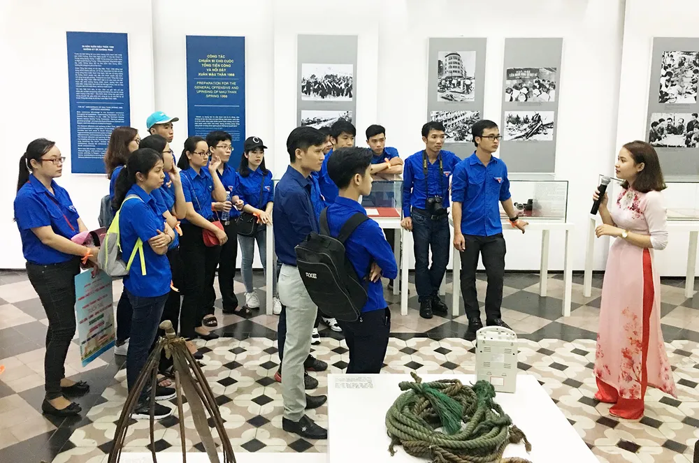 Đạp xe về với địa chỉ đỏ cách mạng Xuân Mậu Thân ảnh 3