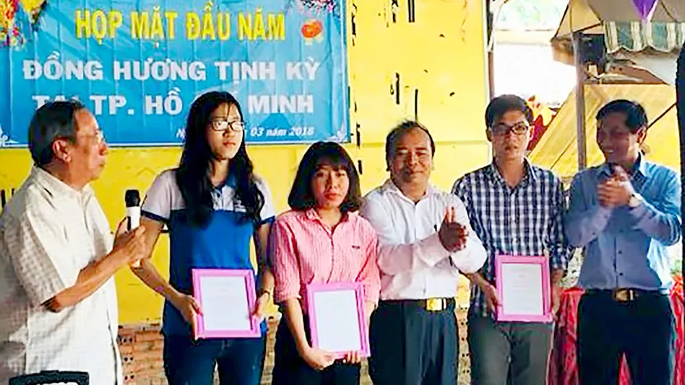 Tấm lòng người xa quê ảnh 1