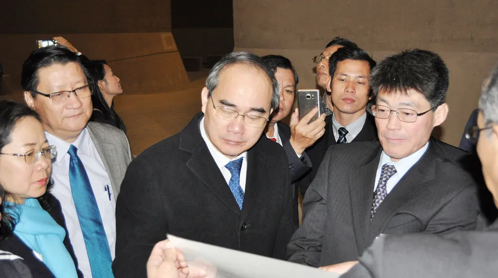 Bí thư Thành ủy TPHCM Nguyễn Thiện Nhân thăm công trình thoát nước ngầm khổng lồ nhất thế giới ảnh 2