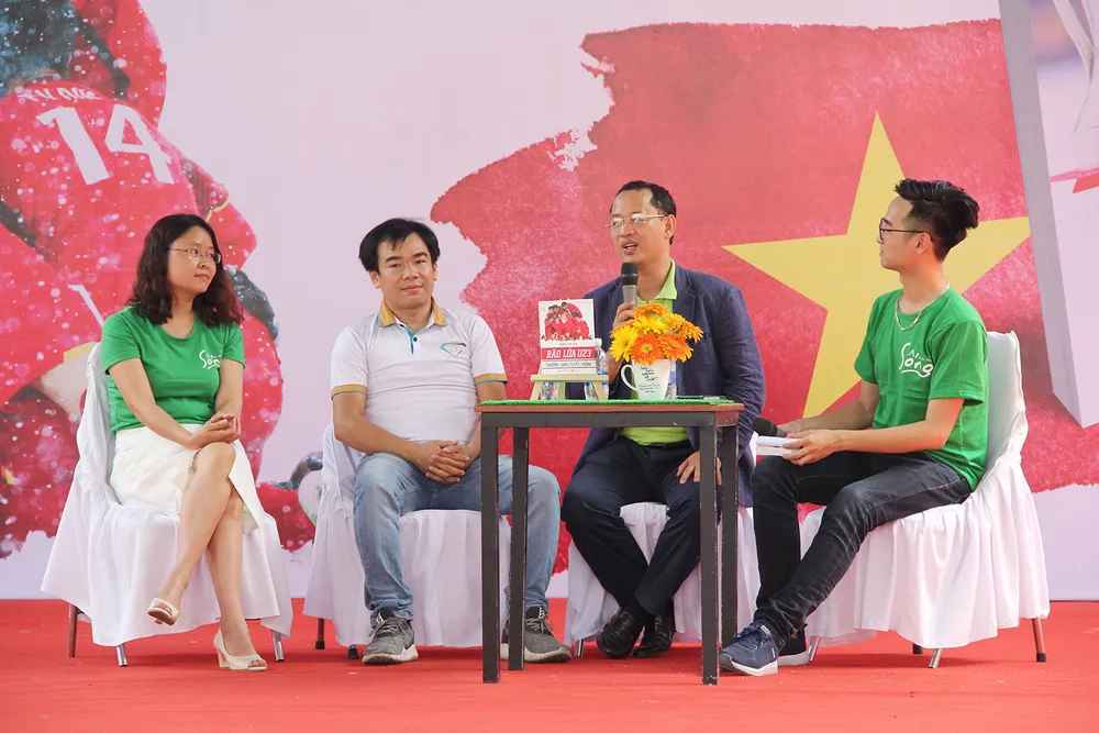 Ra mắt cuốn sách đầu tiên về U23 Việt Nam “Bão lửa U23 - Thường Châu tuyết trắng” ảnh 3