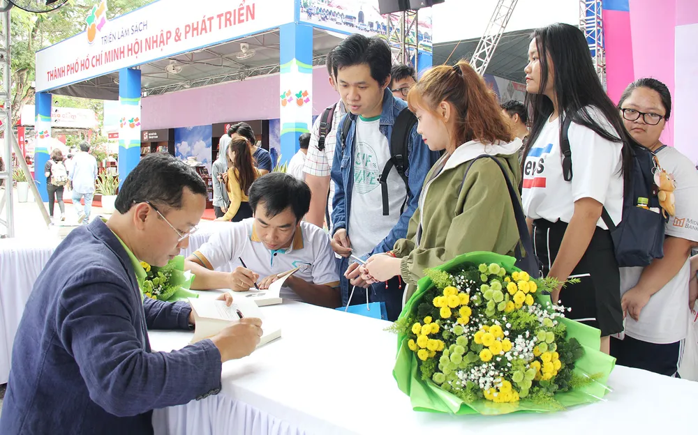 Ra mắt cuốn sách đầu tiên về U23 Việt Nam “Bão lửa U23 - Thường Châu tuyết trắng” ảnh 4