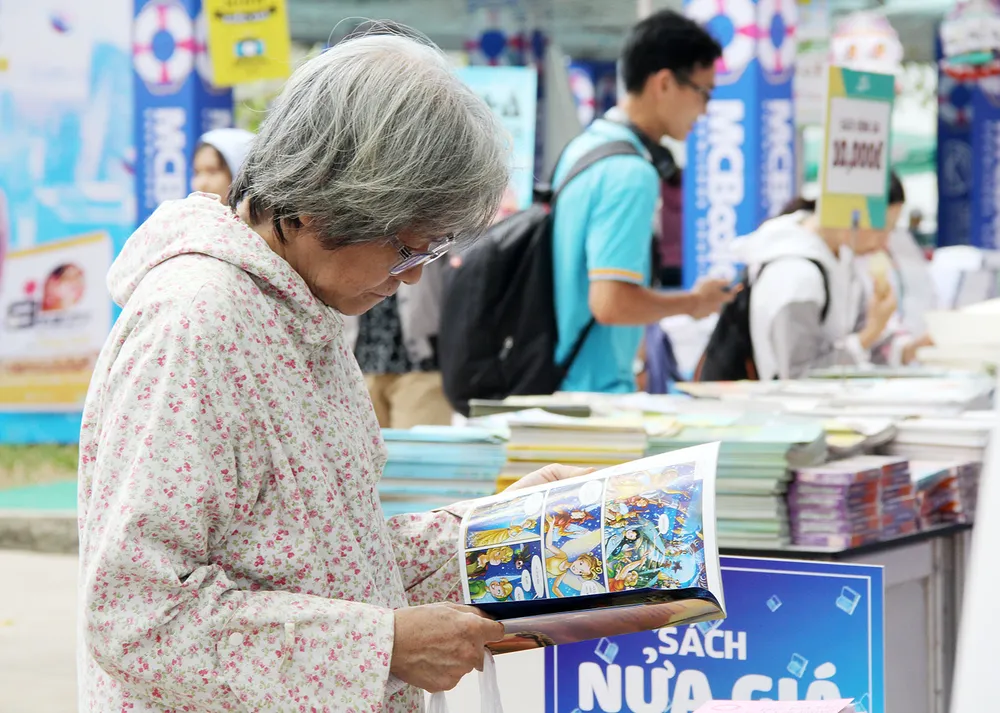 Rộn ràng Hội sách TPHCM ảnh 23