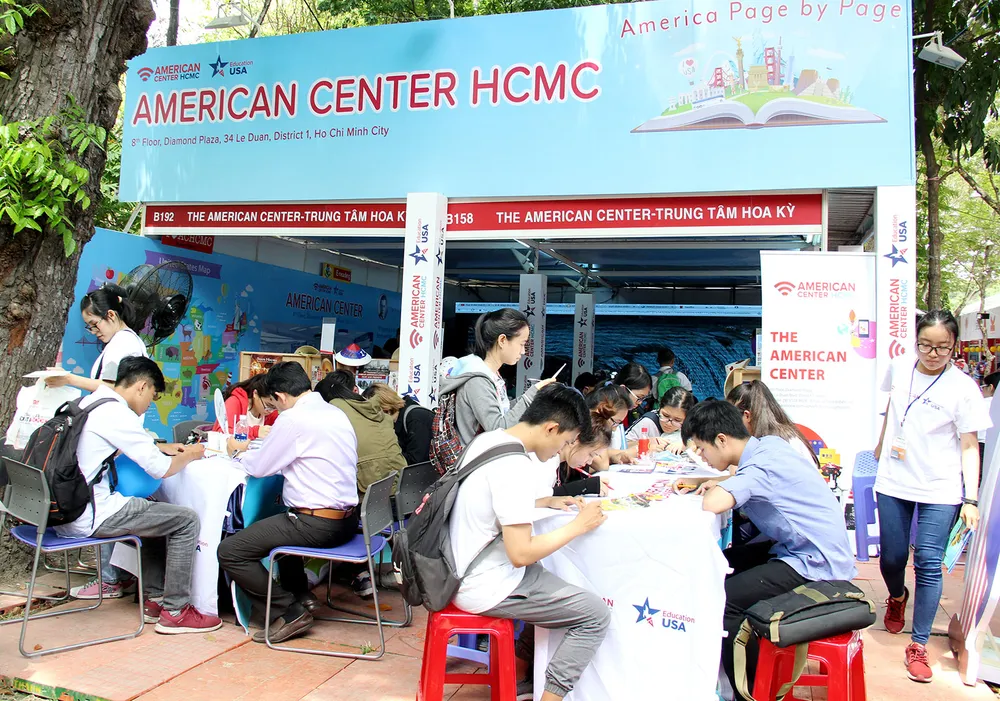 Rộn ràng Hội sách TPHCM ảnh 29