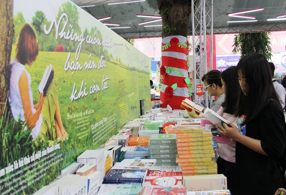 Rộn ràng Hội sách TPHCM ảnh 24