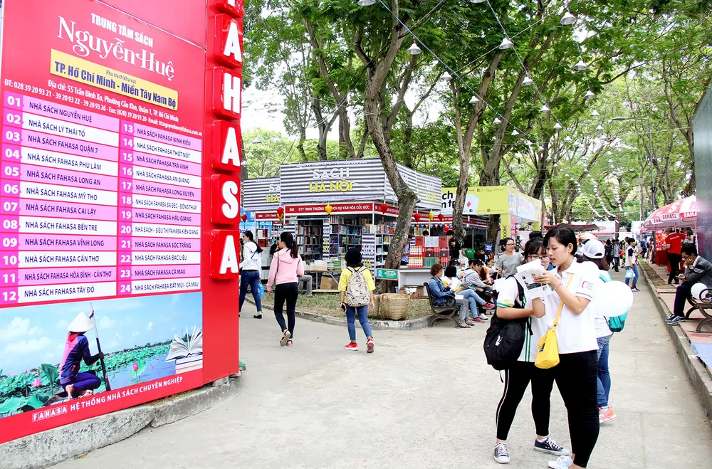 Rộn ràng Hội sách TPHCM ảnh 5