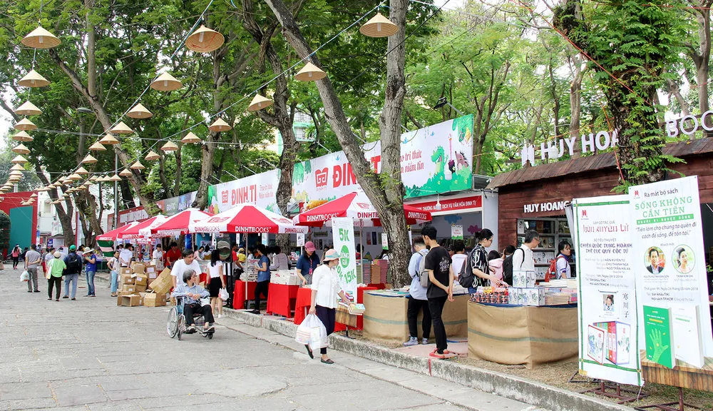 Rộn ràng Hội sách TPHCM ảnh 25