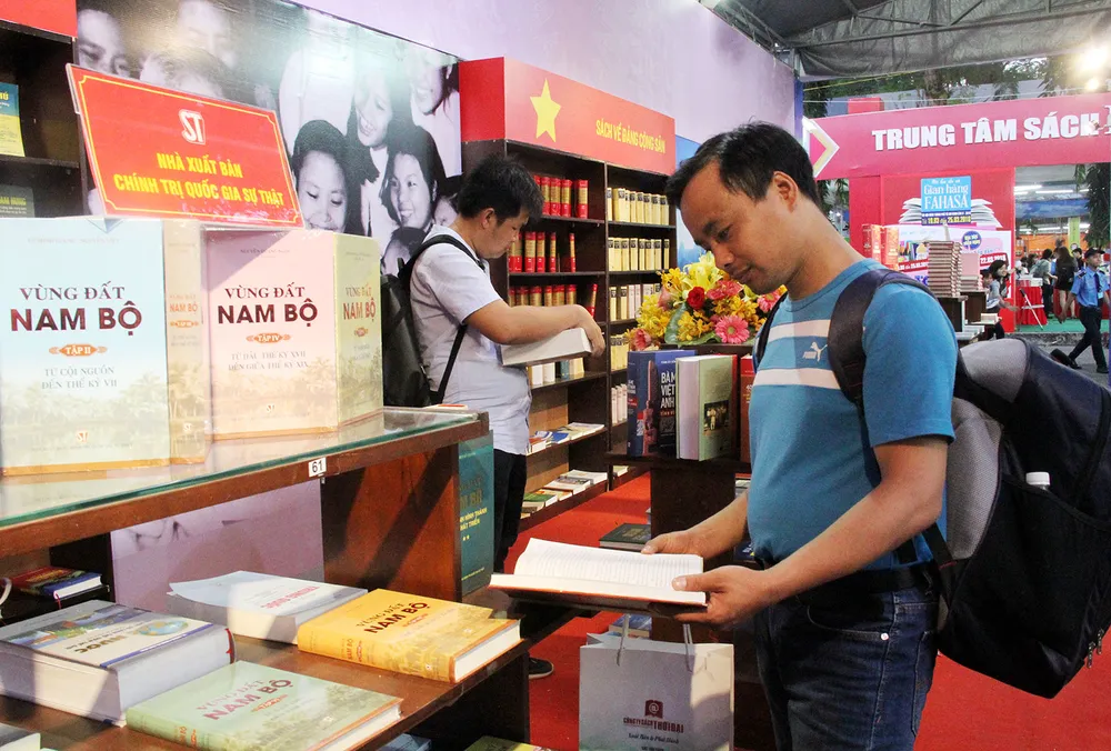 Rộn ràng Hội sách TPHCM ảnh 4