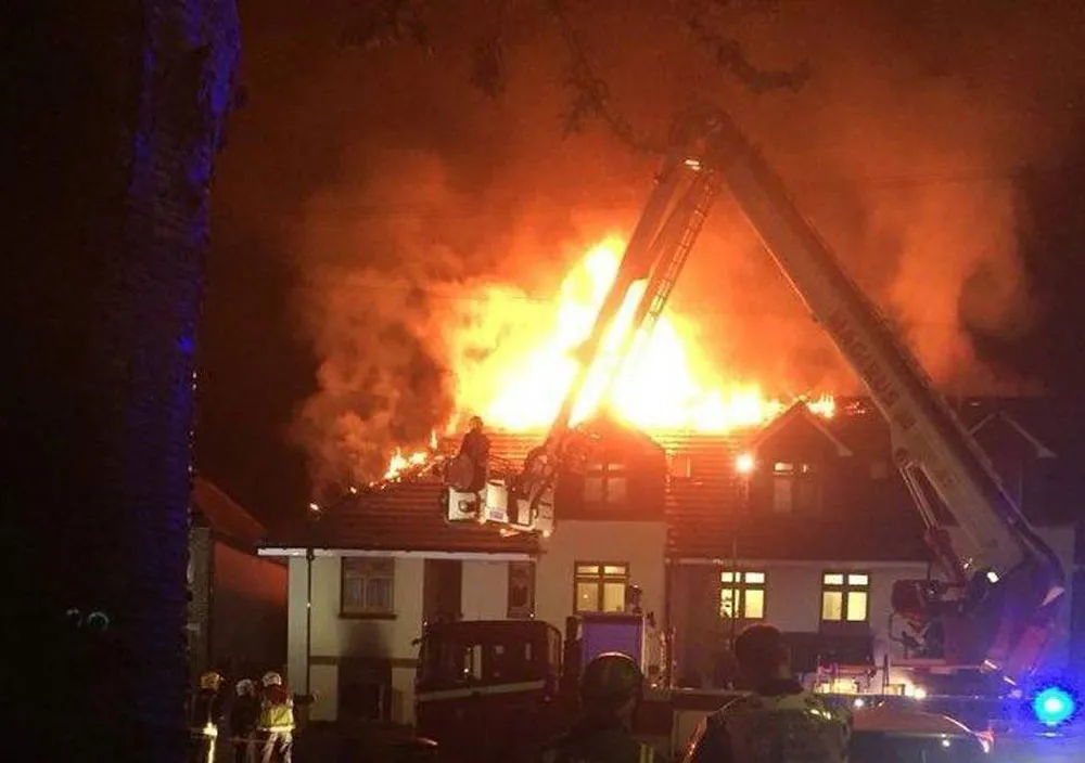 Cháy nhà điều dưỡng ở thủ đô nước Anh ảnh 1