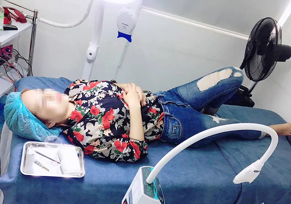 Thẩm mỹ tại nhà: Bán mạng với trò may rủi  ảnh 1