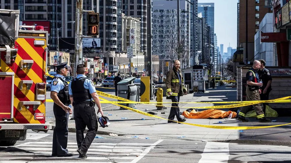 Vụ đâm xe khiến khoảng 25 người thương vong tại Canada: Không loại trừ khả năng khủng bố? ảnh 3