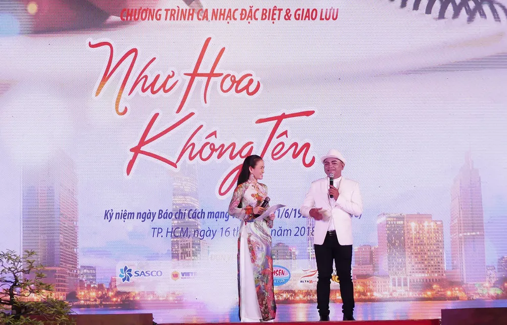 Chương trình ca nhạc đặc biệt và giao lưu “Như hoa không tên“ ảnh 5