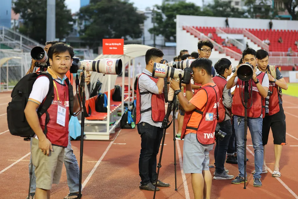 Nghề báo trên từng chặng đường tác nghiệp ảnh 7