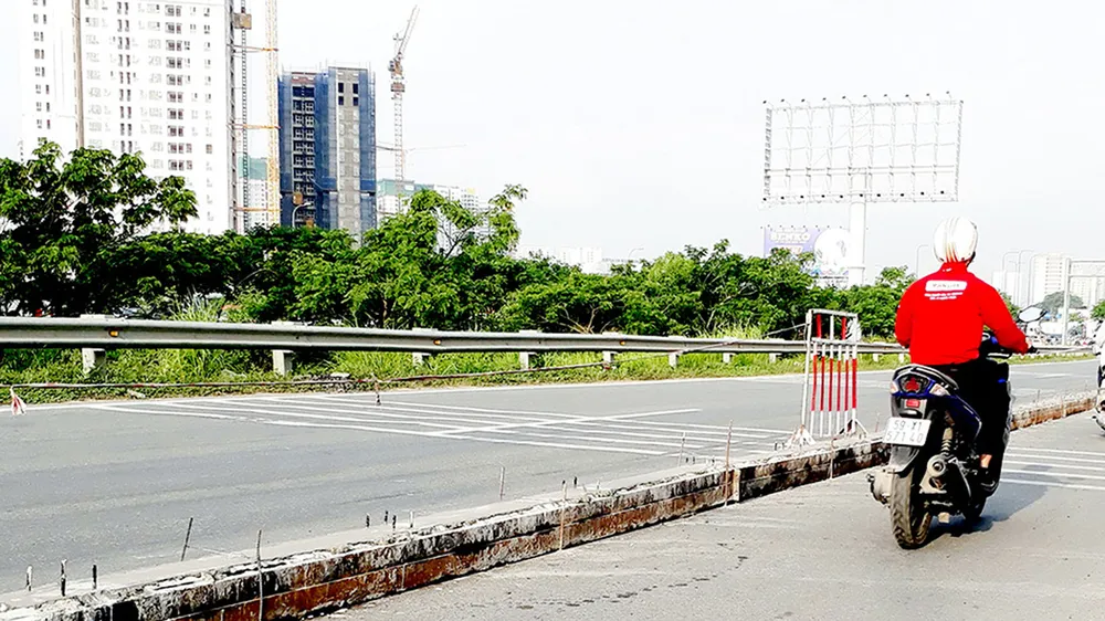 Chông sắt bẫy người đi đường ảnh 1