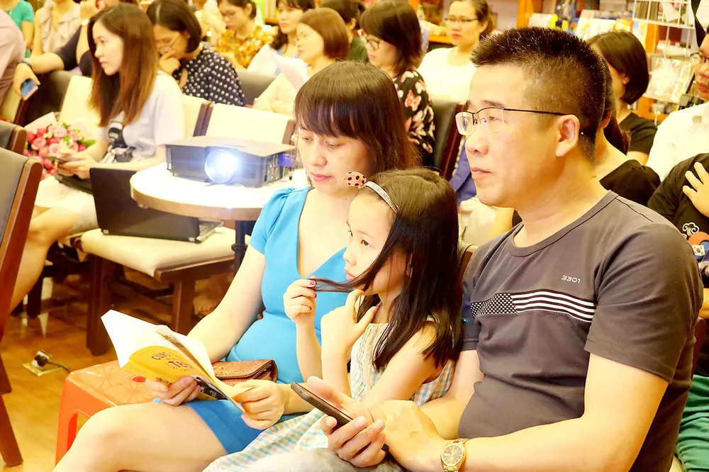 Cùng con đi qua tuổi teen ảnh 1