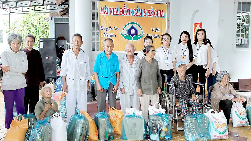 Mái nhà đồng cảm và sẻ chia ảnh 1