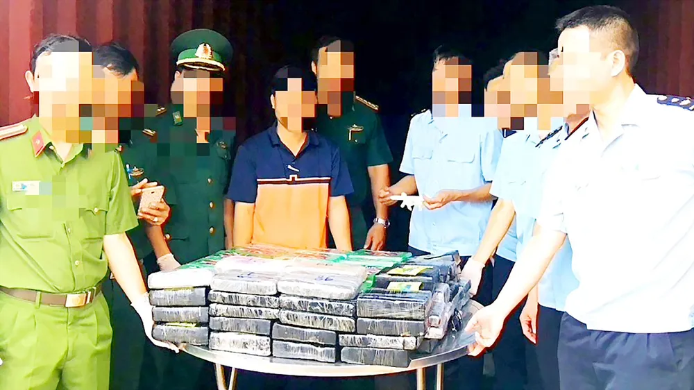 Lời cảnh báo từ vụ 100 bánh cocaine theo phế liệu nhập khẩu vào Việt Nam ảnh 1