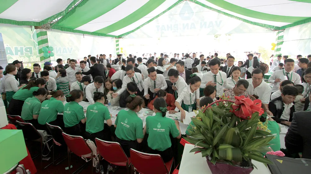 Đông đảo khách hàng đăng ký sở hữu đất nền Sea Dragon ngay khi vừa mở bán