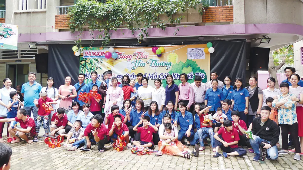 Trung thu yêu thương ảnh 1