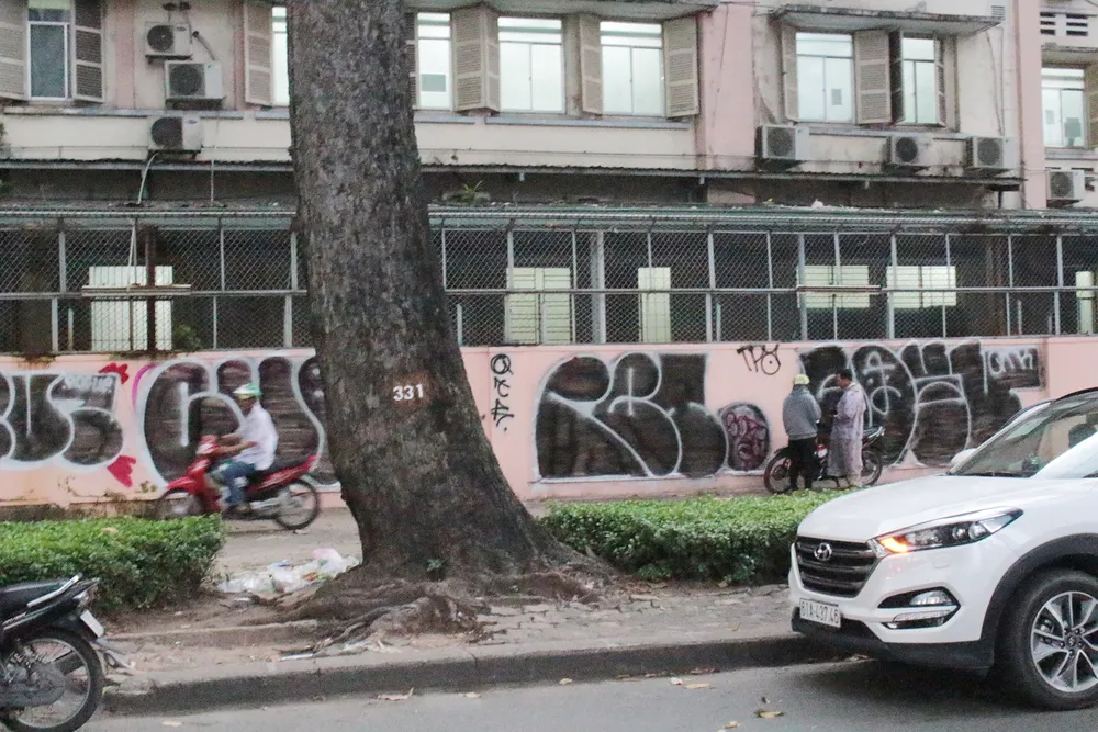 Xử mạnh hành vi bôi bẩn những bức tường  ảnh 1