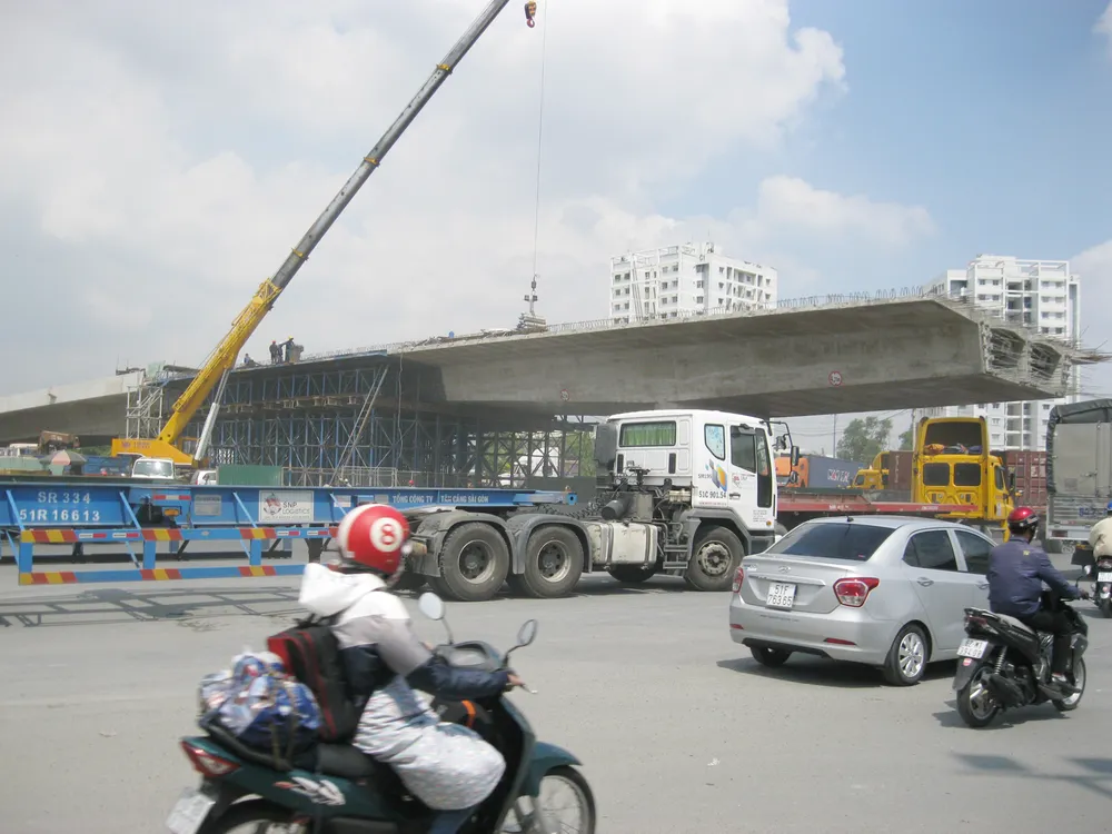 Hình thành “thành phố đối trọng” ảnh 1