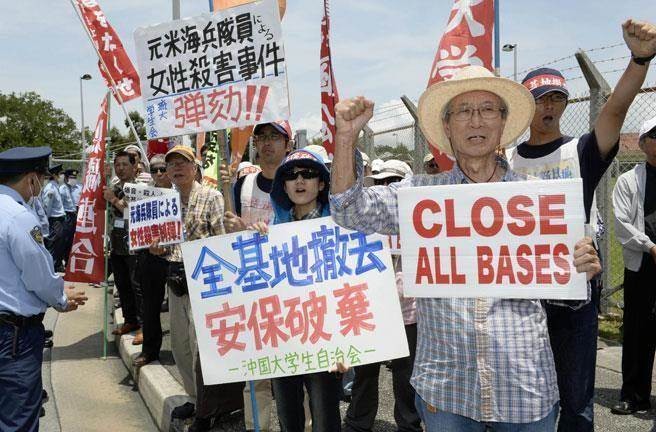 美軍駐紮在沖繩縣的嘉手納基地，附近居民抗議噪音訴訟。（互聯網）