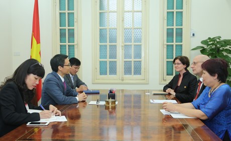 政府副總理武德膽接見了聯合國愛滋病規劃署亞太地區負責人。（圖源：越南共產黨電子報）