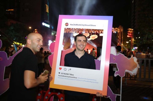 精彩藝術表演亮相步行街 ảnh 1