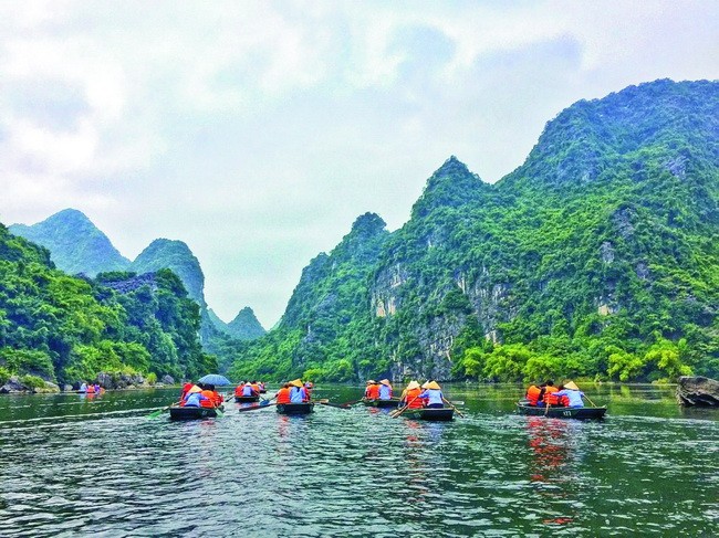 乘船遊覽長安名勝。（圖源：互聯網）
