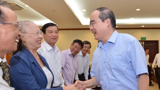 市委書記阮善仁與代表交流。