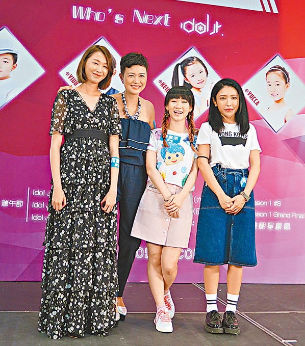 羅敏莊（左二）。（資料圖：互聯網）