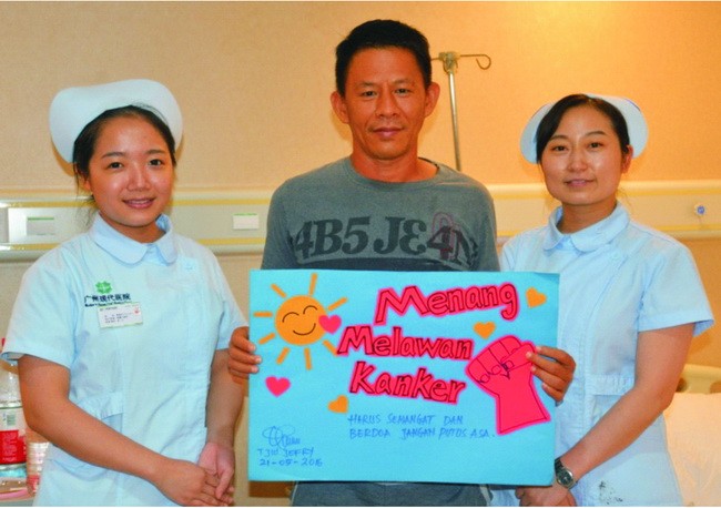 丘傑夫與護士們。