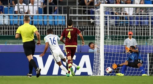 英國隊16號Lewin進球瞬間。 (圖源：fifa.com)
